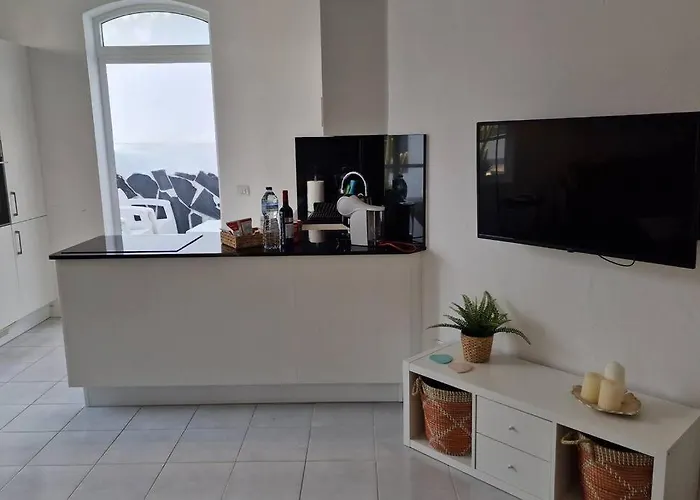 Nora Retreat Willa *